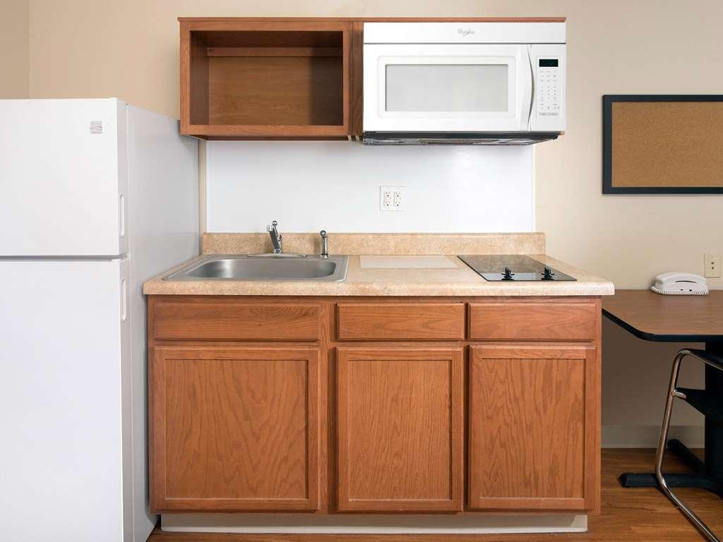 Extended Stay America Select Suites - Wichita - South 객실 사진
