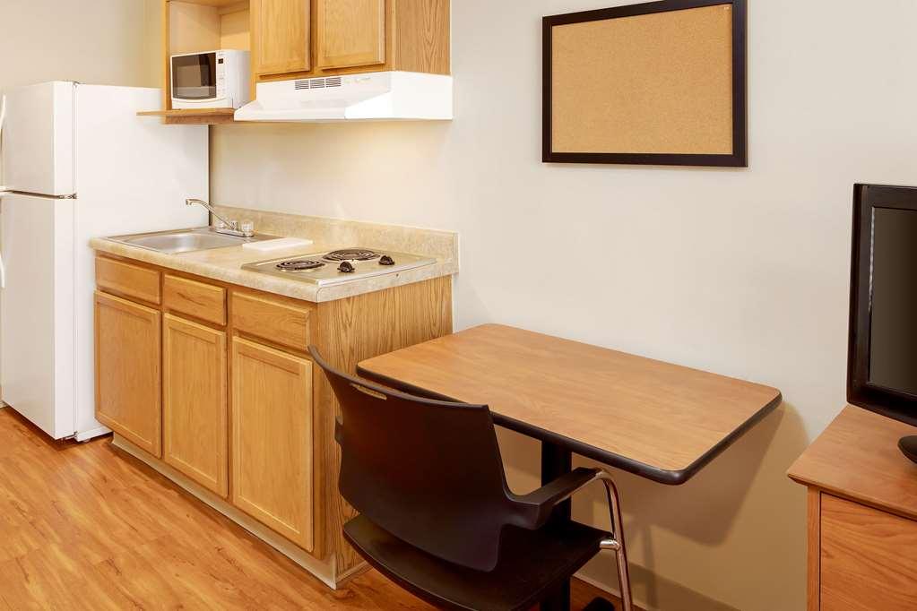 Extended Stay America Select Suites - Wichita - South 객실 사진